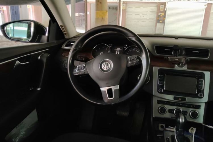 Used Volkswagen Magotan 2015 Travel Edition 2.0 TSI Comfort Version Steering Wheel