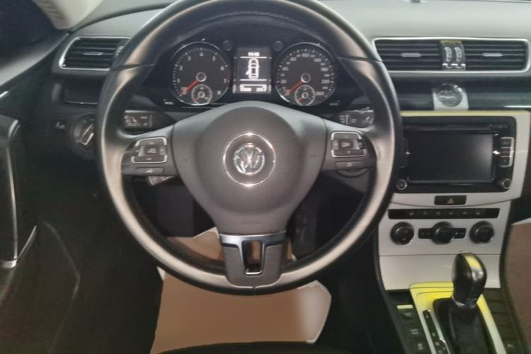 Used Volkswagen Magotan 2015 Facelift 1.8TSI Luxury Model Steering Wheel