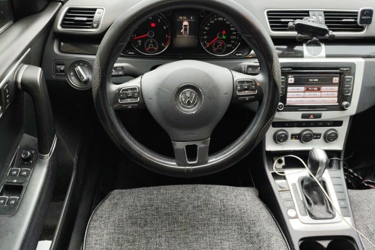 Used Volkswagen Magotan 2015 Revised Version 2.0 TSI Luxury Edition Steering Wheel