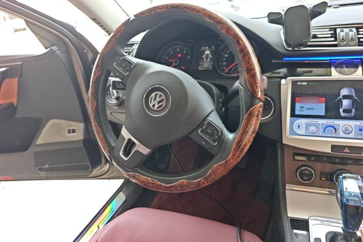 Used Volkswagen Magotan 2015 Facelift 1.8TSI Luxury Model Steering Wheel