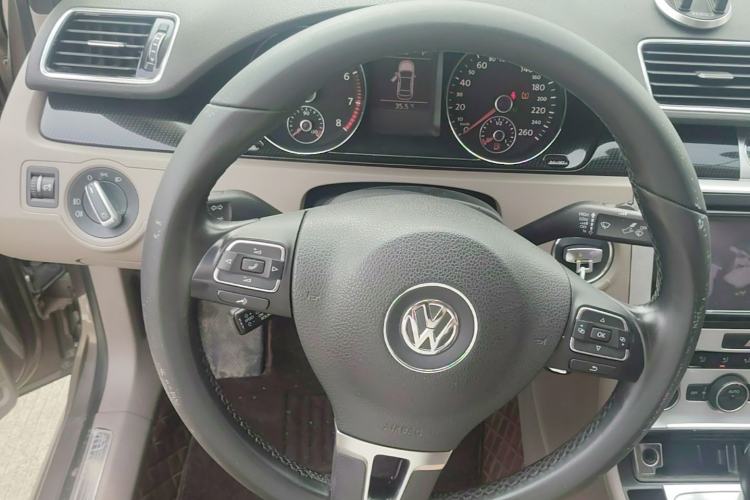 Used Volkswagen Magotan 2015 Facelift 1.8TSI Luxury Model Steering Wheel