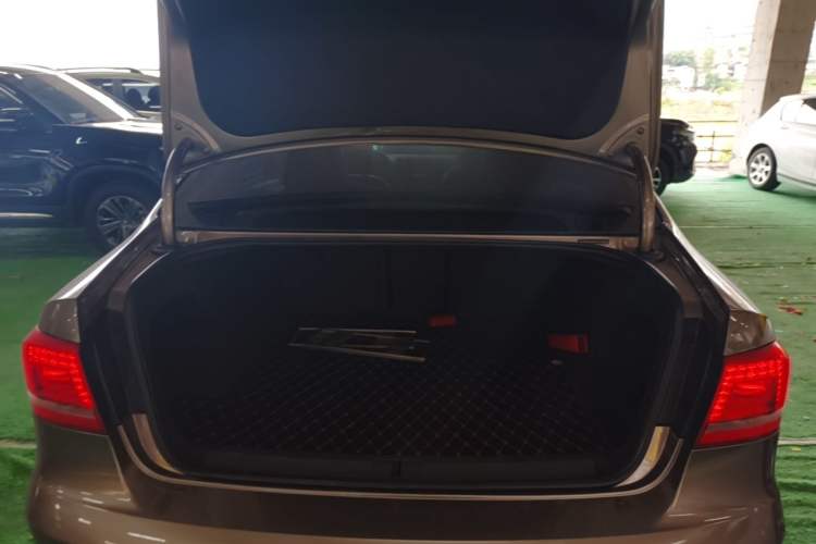 Used Volkswagen Magotan 2015 2.0 TSI Flagship Model Trunk