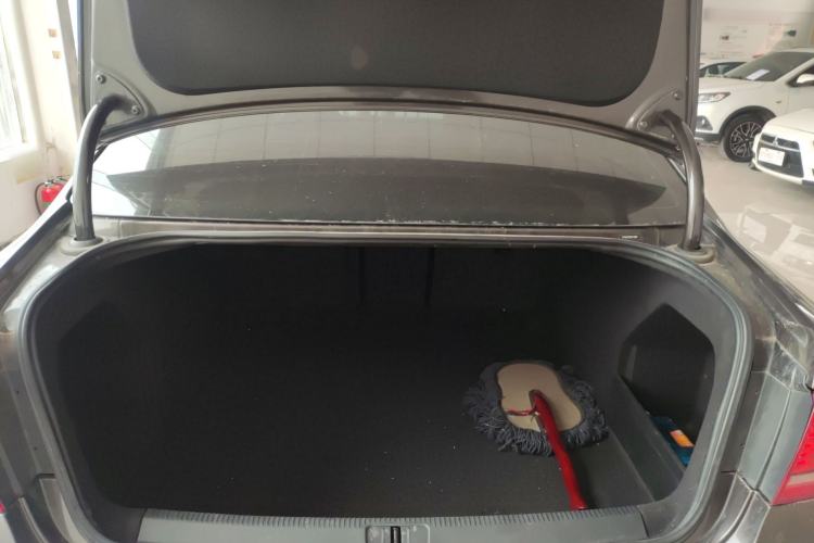 Used Volkswagen Magotan 2015 2.0 TSI Luxury Model Trunk