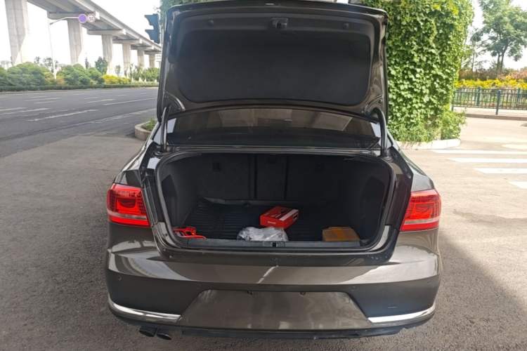 Used Volkswagen Magotan 2015 1.8TSI Advanced Model Trunk