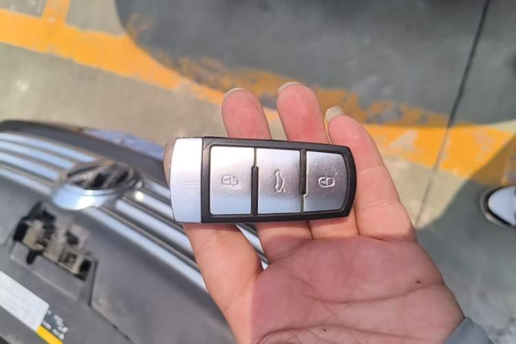 Used Volkswagen Magotan 2015 1.8TSI Advanced Model Vehicle Key