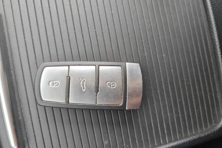 Used Volkswagen Magotan 2015 1.8TSI Advanced Model Vehicle Key