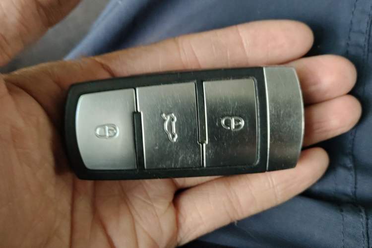 Used Volkswagen Magotan 2015 Travel Edition 2.0 TSI Comfort Version Vehicle Key