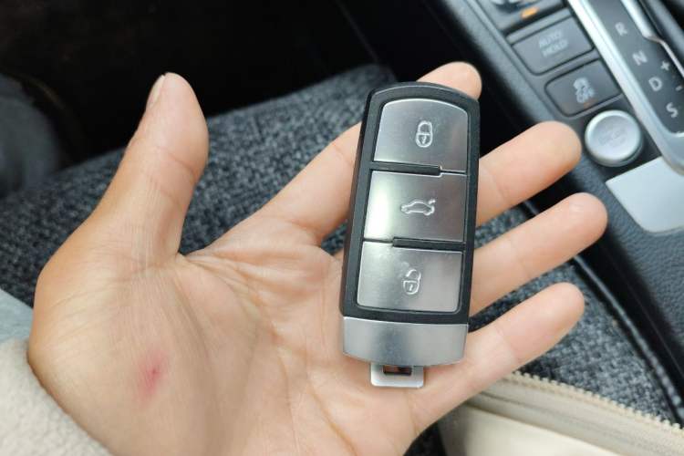 Used Volkswagen Magotan 2015 Revised Version 2.0 TSI Luxury Edition Vehicle Key