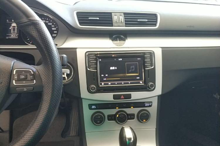 Used Volkswagen Magotan 2015 1.8TSI Advanced Model Audio And AC Panel