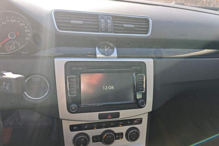 Used Volkswagen Magotan 2015 Revised Version 2.0 TSI Luxury Edition Audio And AC Panel