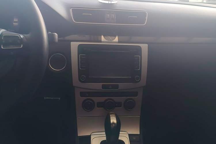 Used Volkswagen Magotan 2015 1.8TSI Prestige Model Audio And AC Panel