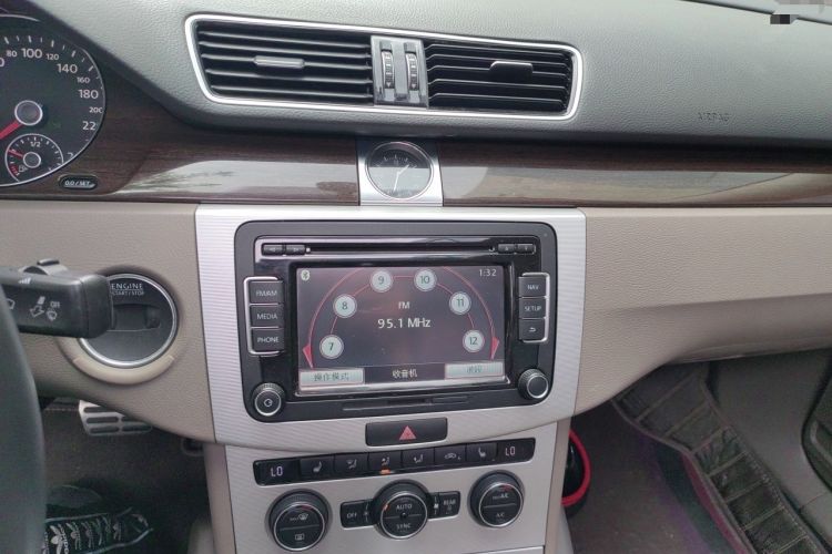 Used Volkswagen Magotan 2015 1.8TSI Prestige Model Audio And AC Panel