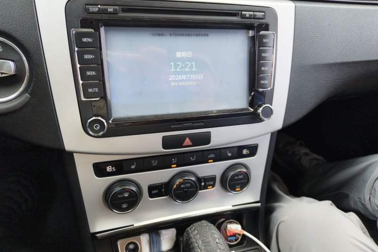 Used Volkswagen Magotan 2015 Facelift 1.8TSI Luxury Model Audio And AC Panel
