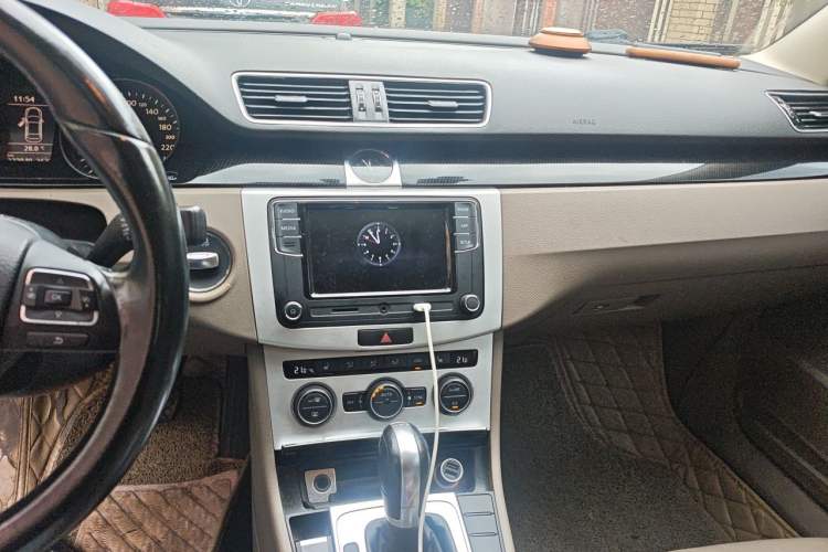 Used Volkswagen Magotan 2015 Facelift 1.8TSI Luxury Model Audio And AC Panel