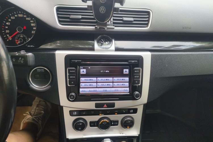 Used Volkswagen Magotan 2015 Facelift 1.8TSI Luxury Model Audio And AC Panel