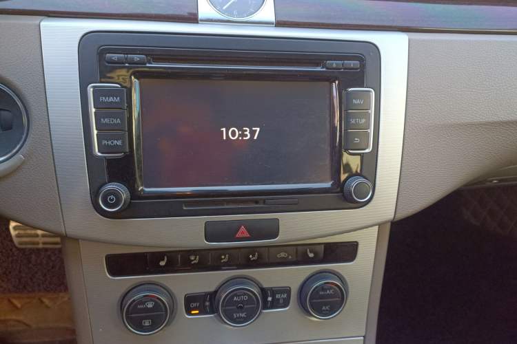 Used Volkswagen Magotan 2015 2.0 TSI Prestige Model Audio And AC Panel