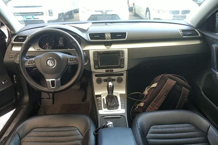 Used Volkswagen Magotan 2015 1.8TSI Advanced Model Center Console