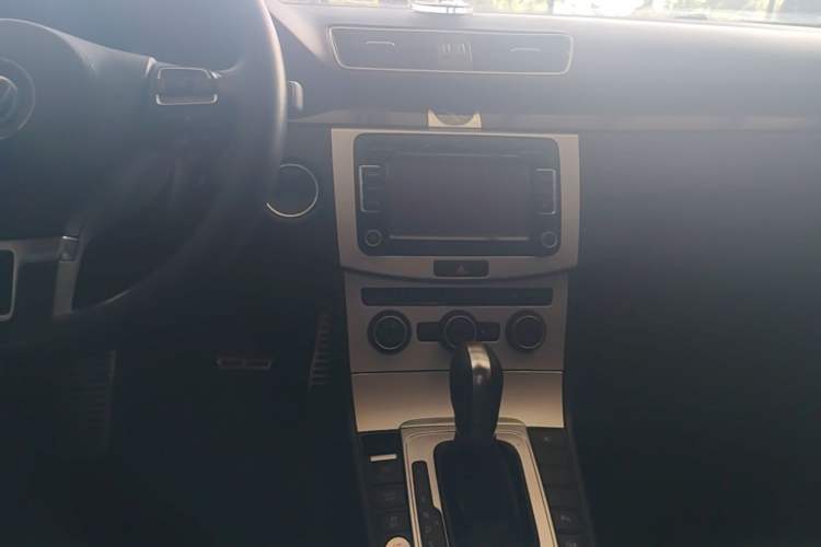 Used Volkswagen Magotan 2015 1.8TSI Prestige Model Center Console