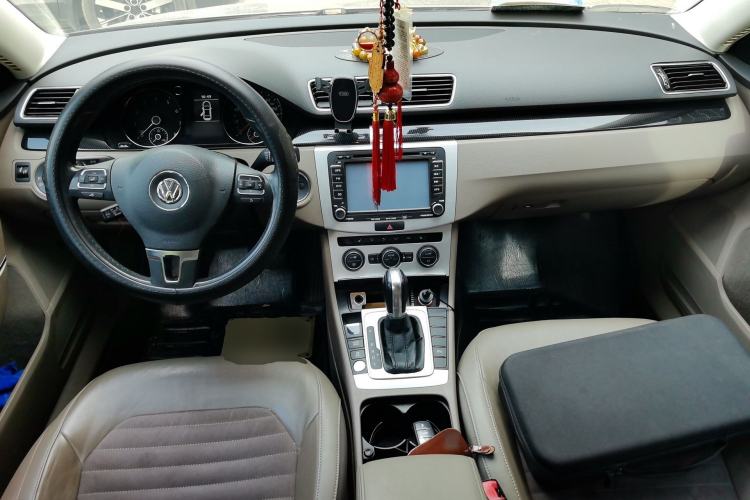 Used Volkswagen Magotan 2015 Facelift 1.8TSI Luxury Model Center Console