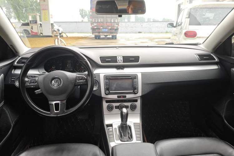 Used Volkswagen Magotan 2015 1.8TSI Advanced Model Center Console