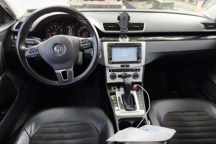 Used Volkswagen Magotan 2015 Facelift 1.8TSI Luxury Model Center Console
