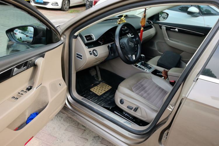 Used Volkswagen Magotan 2015 Facelift 1.8TSI Luxury Model Driver Seat