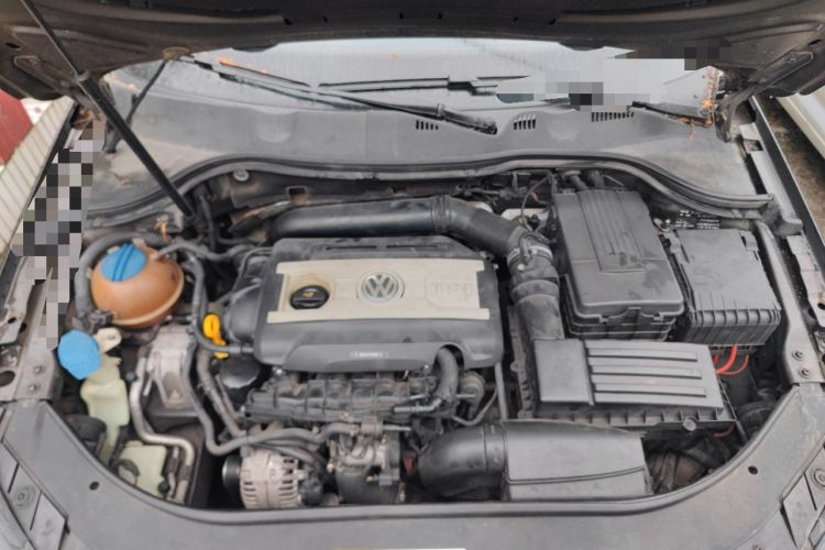 Used Volkswagen Magotan 2015 1.8TSI Advanced Model Engine Bay