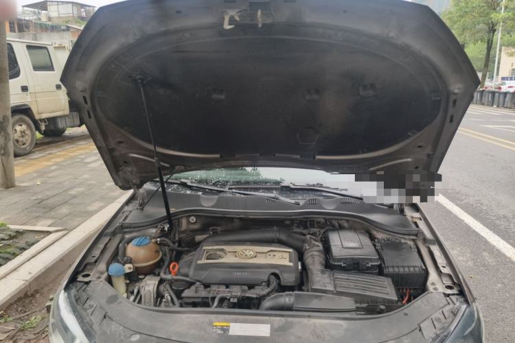 Used Volkswagen Magotan 2015 1.8TSI Advanced Model Engine Bay