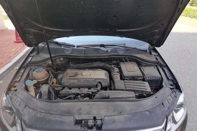 Used Volkswagen Magotan 2015 1.8TSI Advanced Model Engine Bay