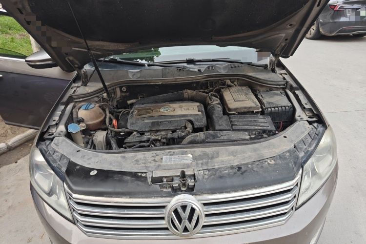 Used Volkswagen Magotan 2015 1.8TSI Luxury Model Engine Bay