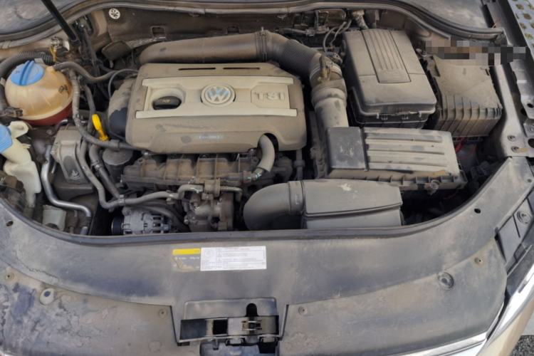 Used Volkswagen Magotan 2015 1.8TSI Luxury Model Engine Bay