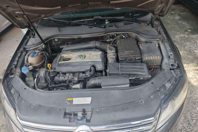 Used Volkswagen Magotan 2015 1.8TSI Advanced Model Engine Bay