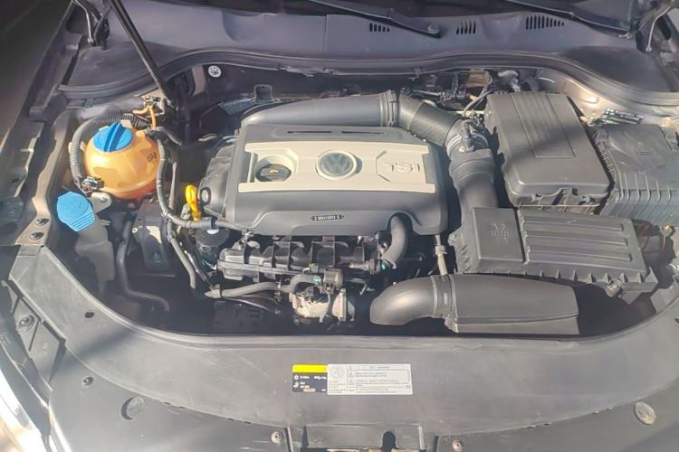 Used Volkswagen Magotan 2015 1.8TSI Prestige Model Engine Bay