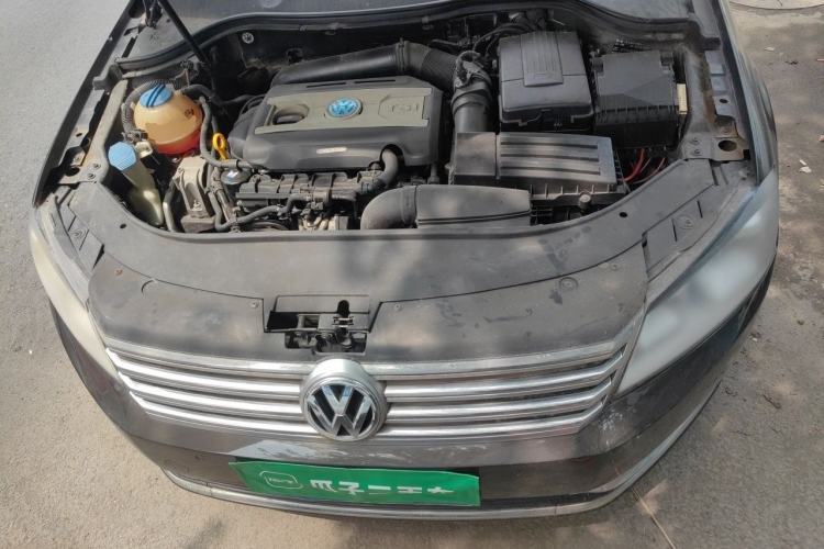 Used Volkswagen Magotan 2015 1.8TSI Advanced Model Engine Bay