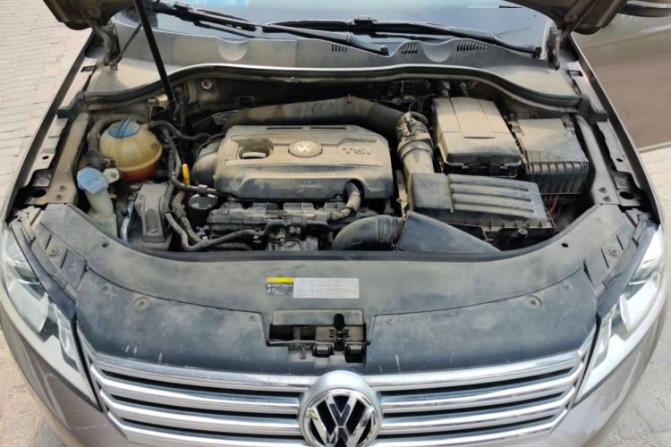 Used Volkswagen Magotan 2015 Facelift 1.8TSI Luxury Model Engine Bay