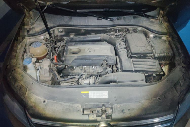 Used Volkswagen Magotan 2015 1.8TSI Advanced Model Engine Bay