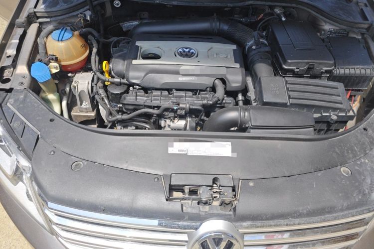Used Volkswagen Magotan 2015 1.8TSI Advanced Model Engine Bay