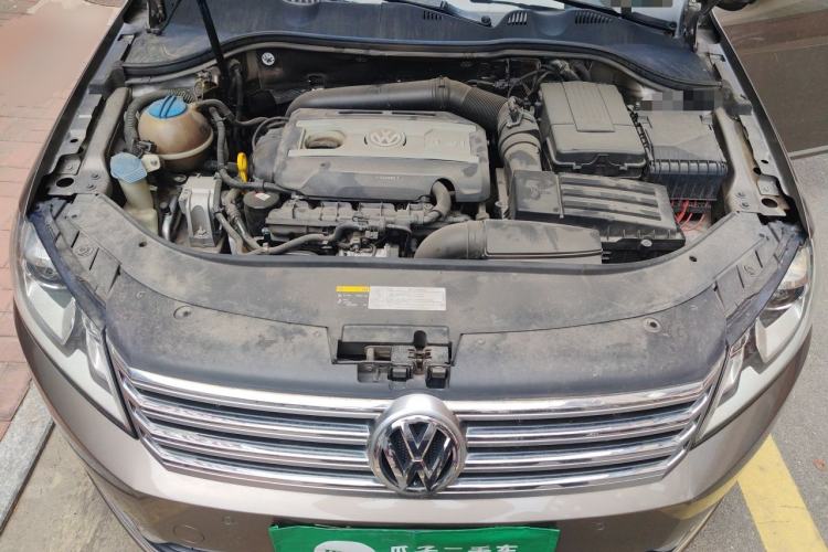 Used Volkswagen Magotan 2015 Facelift 1.8TSI Luxury Model Engine Bay