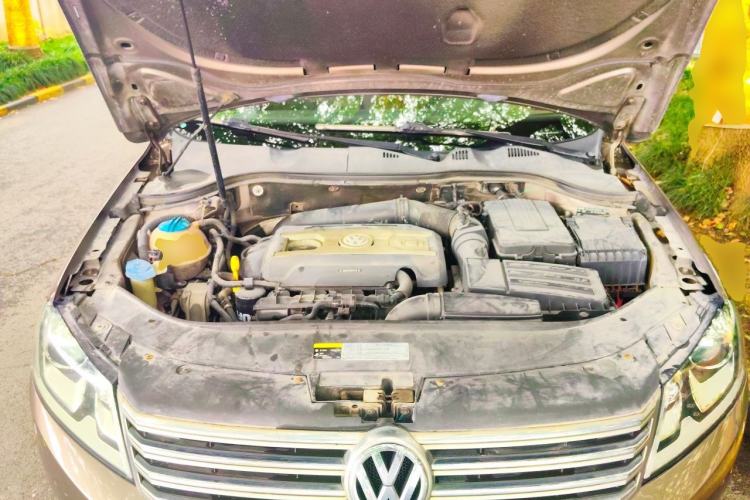 Used Volkswagen Magotan 2015 Facelift 1.8TSI Luxury Model Engine Bay