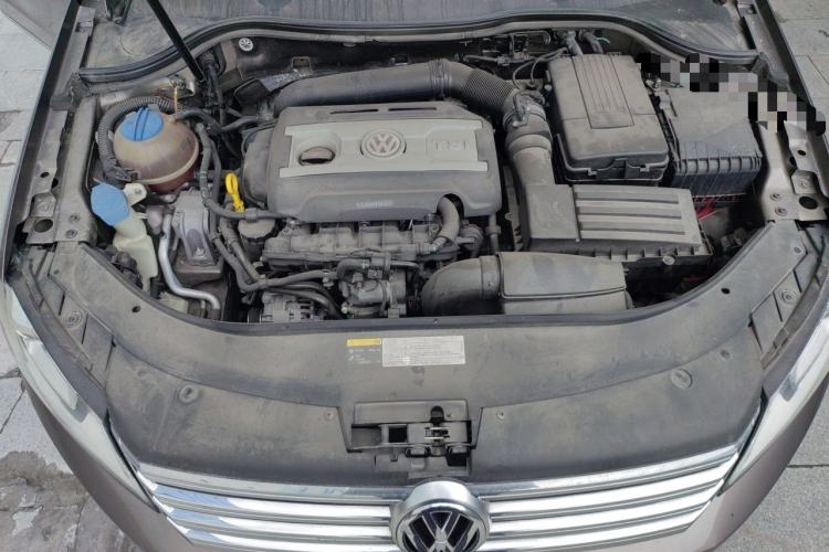 Used Volkswagen Magotan 2015 1.8TSI Prestige Model Engine Bay