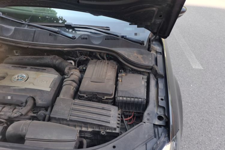 Used Volkswagen Magotan 2015 1.8TSI Advanced Model Engine Bay Left