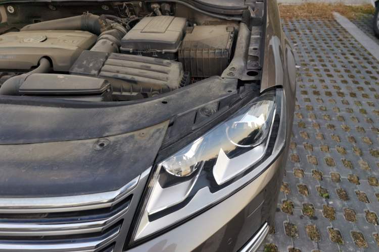 Used Volkswagen Magotan 2015 1.8TSI Luxury Model Engine Bay Left