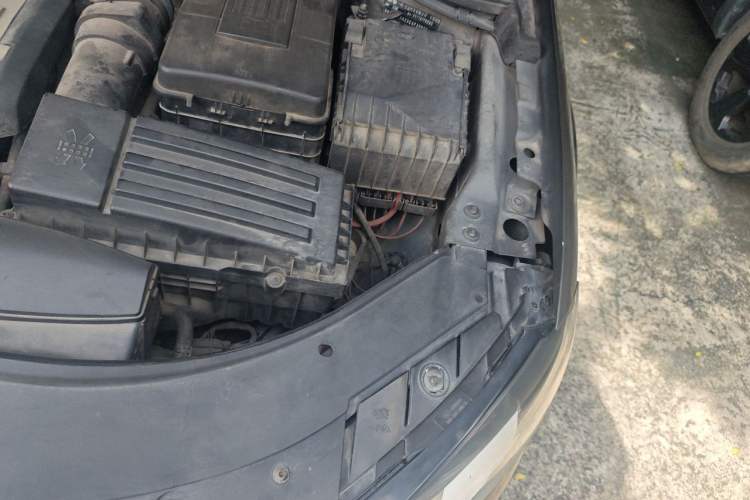 Used Volkswagen Magotan 2015 1.8TSI Advanced Model Engine Bay Left