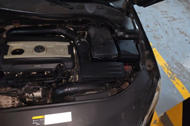 Used Volkswagen Magotan 2015 1.8TSI Luxury Model Engine Bay Left