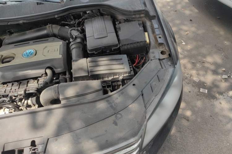 Used Volkswagen Magotan 2015 1.8TSI Advanced Model Engine Bay Left