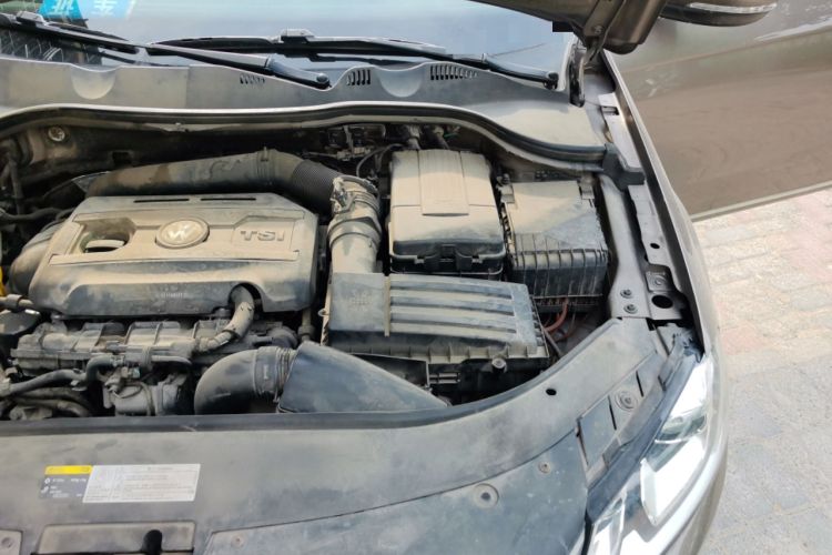 Used Volkswagen Magotan 2015 Facelift 1.8TSI Luxury Model Engine Bay Left