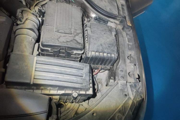 Used Volkswagen Magotan 2015 1.8TSI Advanced Model Engine Bay Left