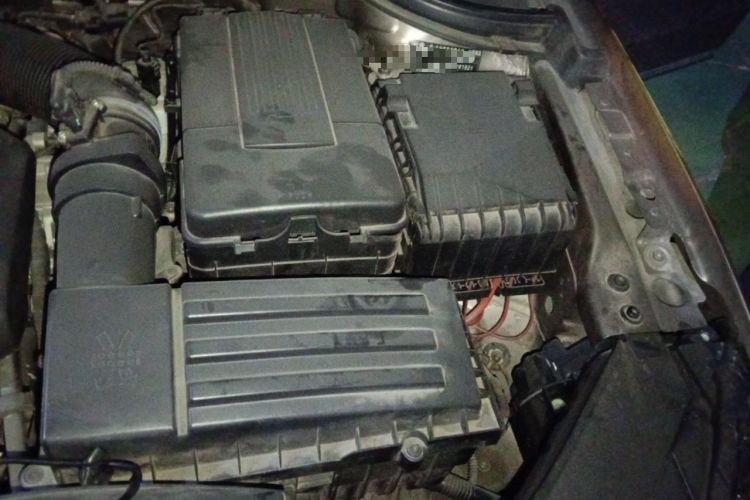 Used Volkswagen Magotan 2015 Revised Version 2.0 TSI Prestige Edition Engine Bay Left