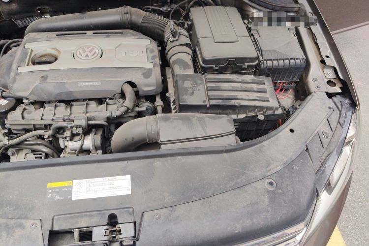 Used Volkswagen Magotan 2015 Facelift 1.8TSI Luxury Model Engine Bay Left