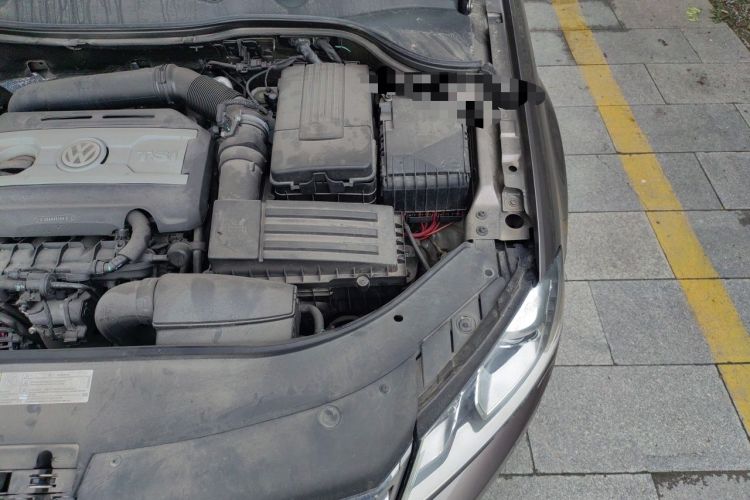 Used Volkswagen Magotan 2015 1.8TSI Prestige Model Engine Bay Left